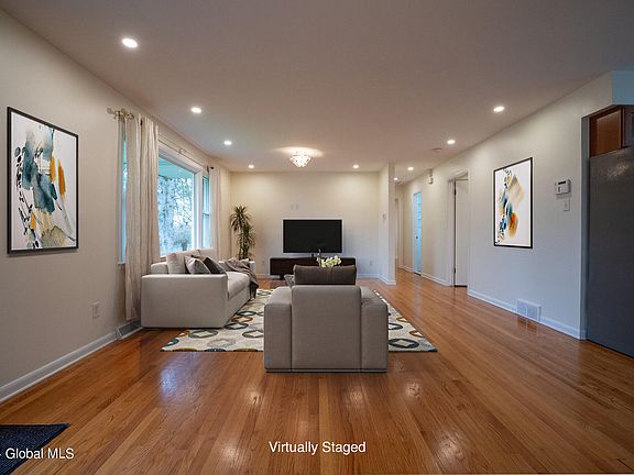 4th image of 83 Lawnridge Avenue