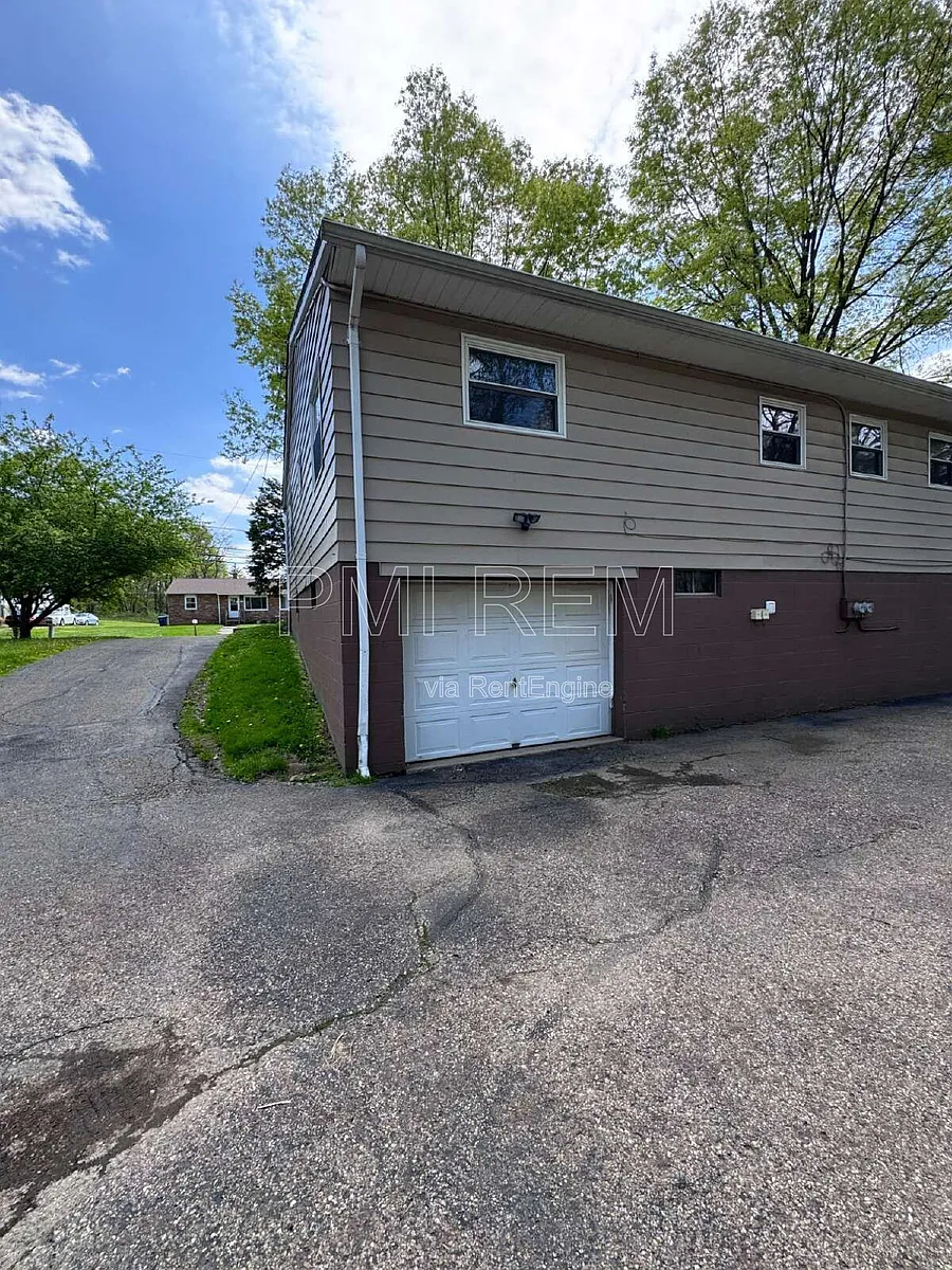 Building Photo - 4020 Vira Rd
