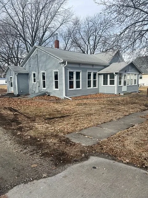 3 bed, $1,050 — Photo 2