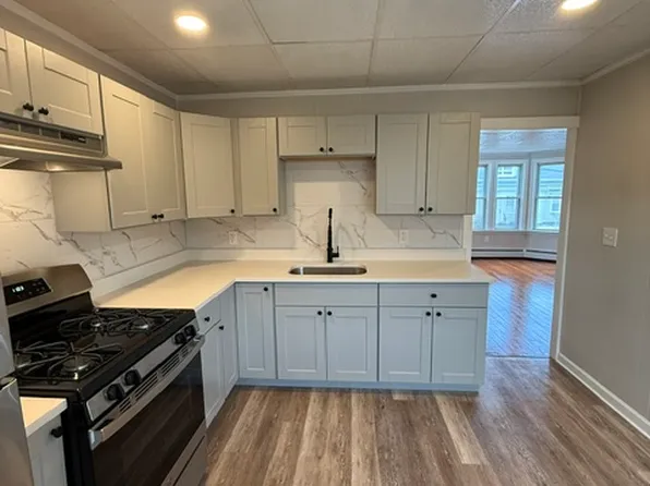118 Kellogg St #1R, Fall River, MA 02724