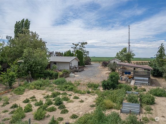 3rd image of 1123 Road Q NE