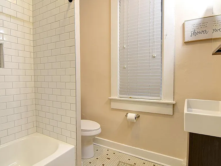 513 Adams St — Photo 8