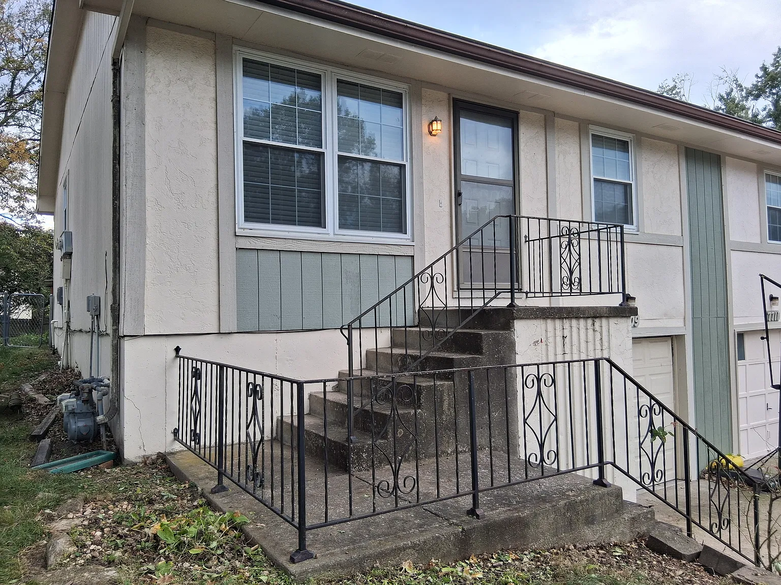 2 bed, 832 sqft, $1,600 — Photo 1