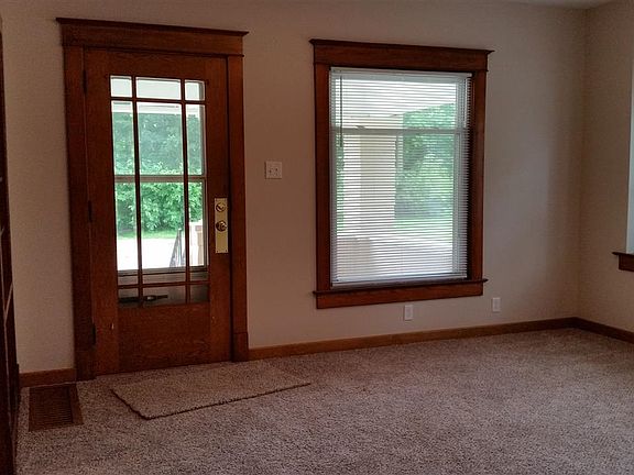4th image of 1009 Edwardsburg Ave
