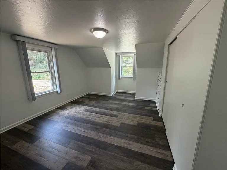 1113 Rochester Rd — Photo 32