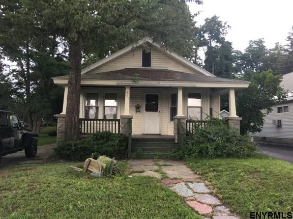 121 Kings Rd, Schenectady, NY 12304