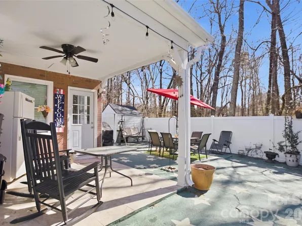 1031 Allegiance Dr, Charlotte, NC 28217