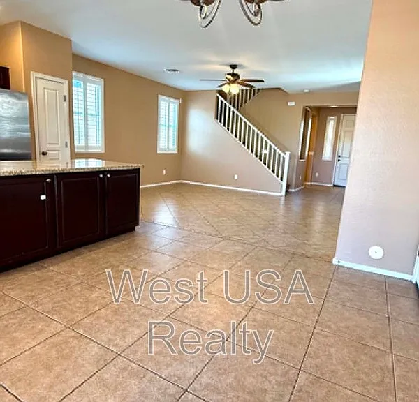 8821 S 40th Dr — Photo 7