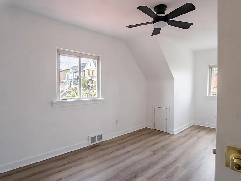 448 Eureka St — Photo 15