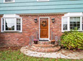 35 Aragon Dr, Trumbull, CT 06611