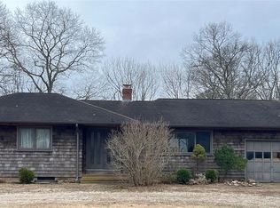 23 Old Stone Rd, Calverton, NY 11933