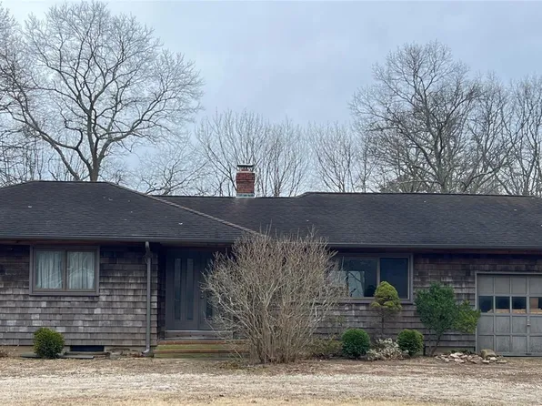 23 Old Stone Road, Calverton, NY 11933