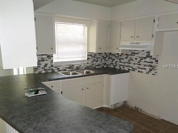 2nd image of 411 Imperial Blvd