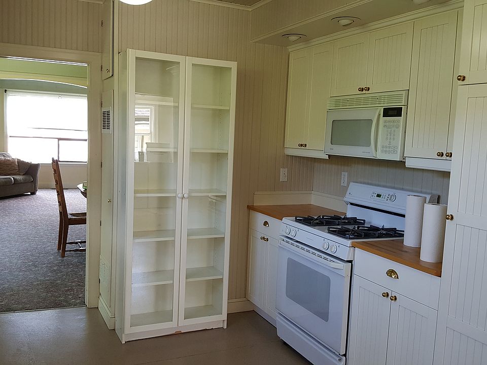 House lower kitchen 2