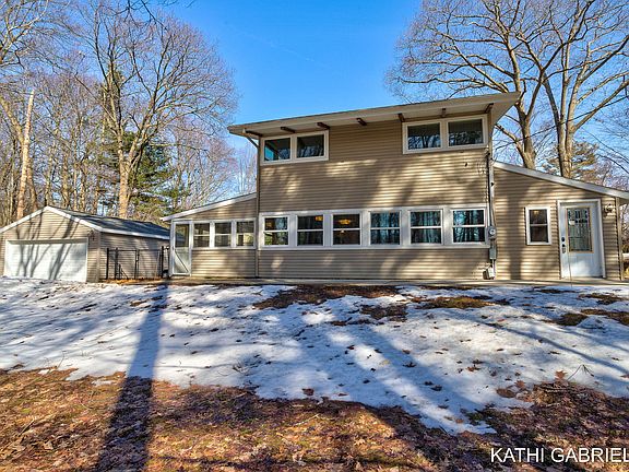 3rd image of 18091 Lovell Rd