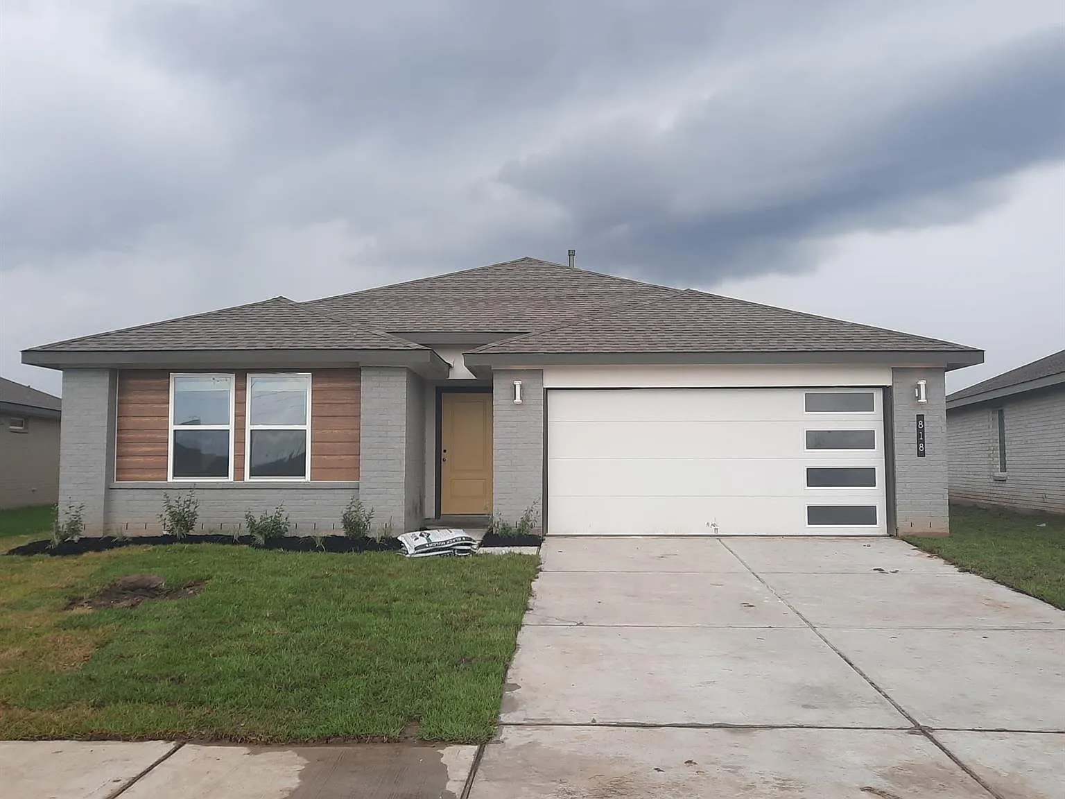 4 bed, 2.0 bath, 1850 sqft, $2,300 — Photo 3