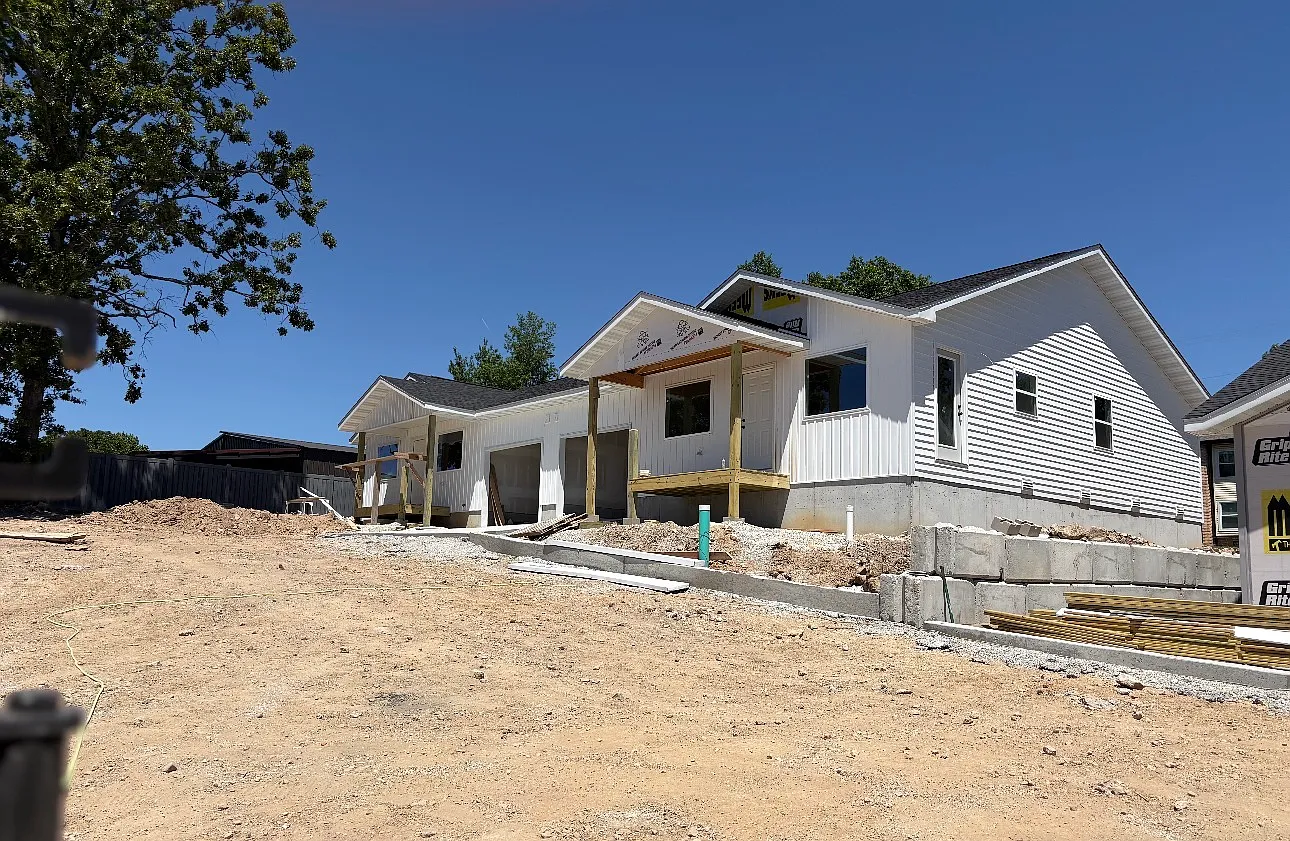 3 bed, 1200 sqft, $1,800 — Photo 1