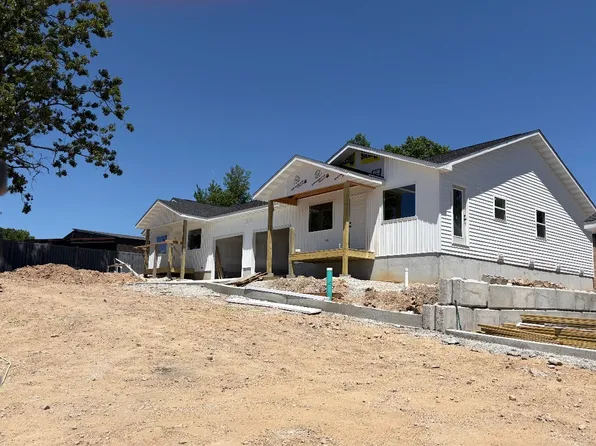 312 Hawthorne St, Hollister, MO 65672