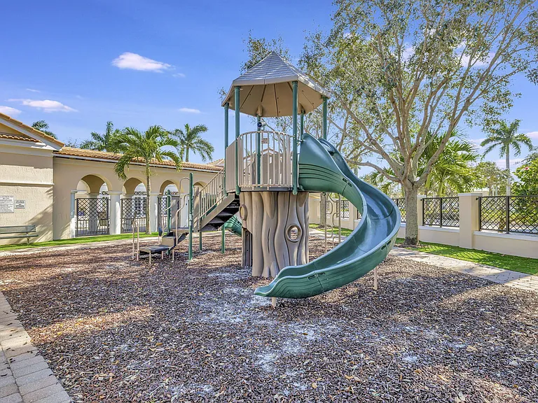 8302 NW 8th Ter #8302 — Photo 48