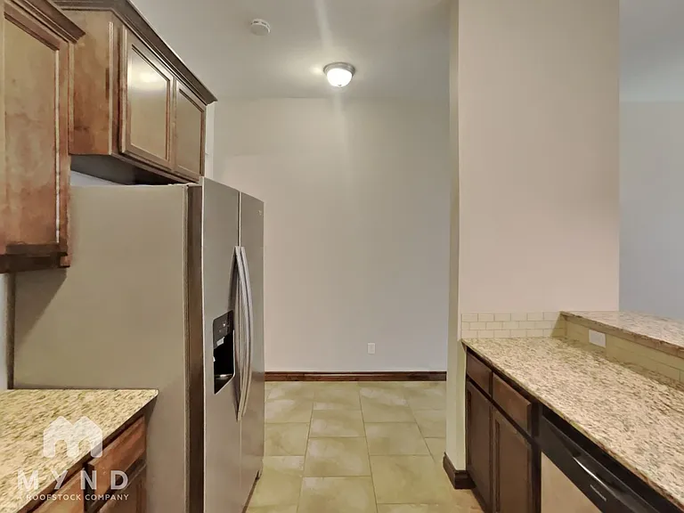 1114 Merlin Dr — Photo 8