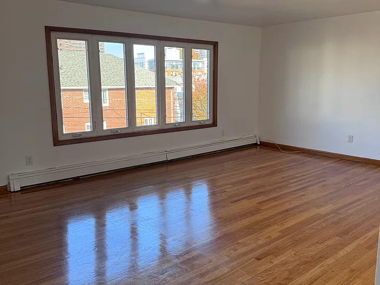 494 Catherine St #2 — Photo 1