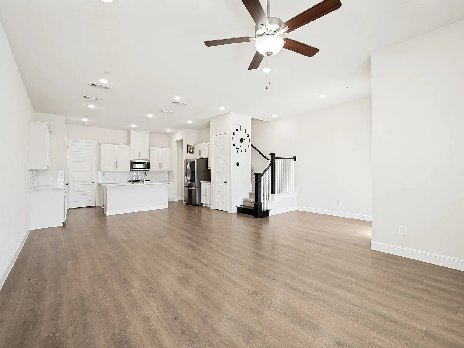 3 bed, 1865 sqft, $3,200 — Photo 4