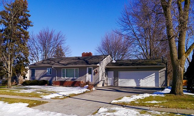 1st image of 301 Southlawn Dr