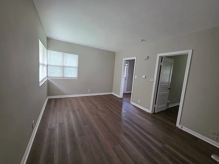 3418 NE Winn Rd — Photo 2