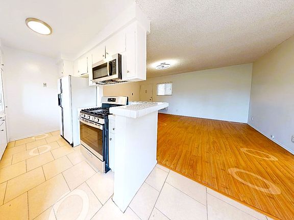 3rd image of 13860 Burbank Blvd #7116