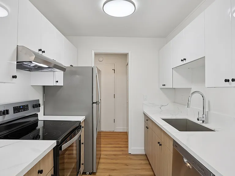 Olympic West Apartments — Photo 18