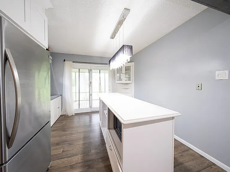 2416 Queens Dr — Photo 30