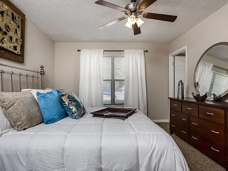 Tuscany Pointe at Somerset Place Apartment Homes — Photo 13