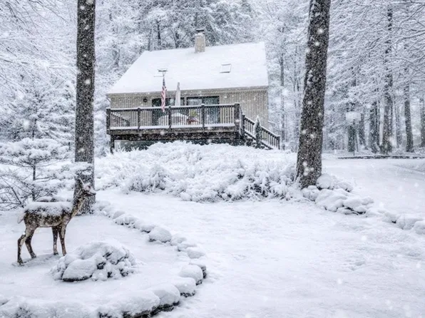 38 E Creek View Dr, Gouldsboro, PA 18424