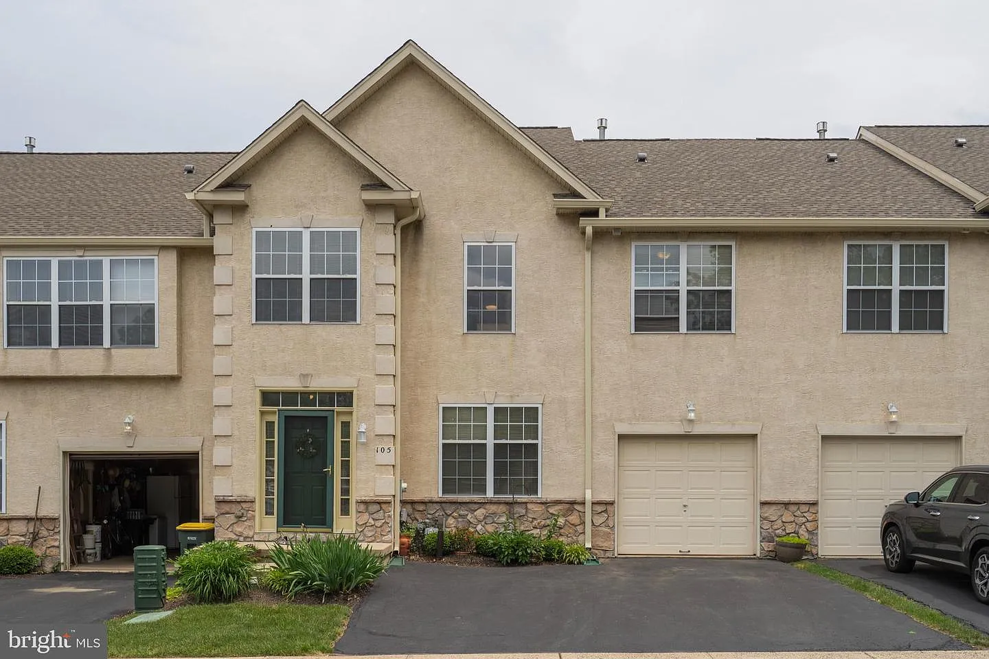 105 Whitehall Dr photo 1