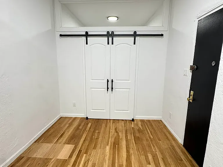 321 E 25th St #1B — Photo 4