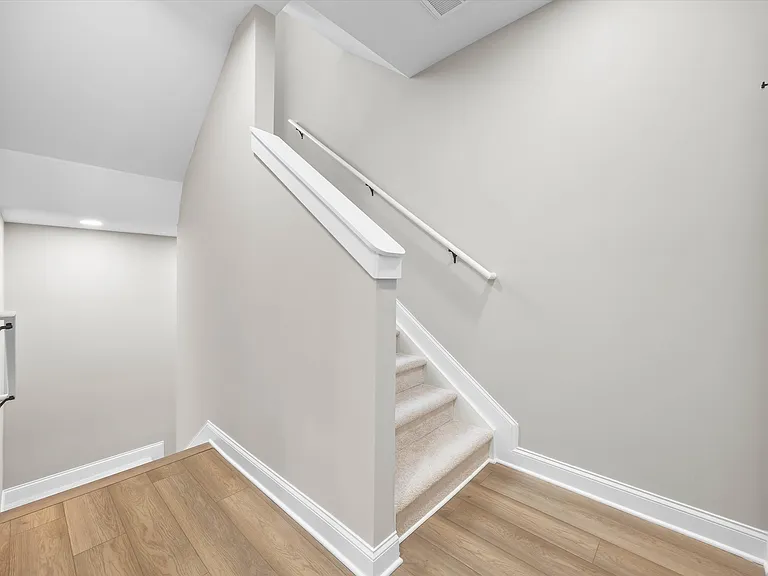 401 Lee St — Photo 37