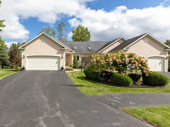 2872 Sanibel Cir, Baldwinsville, NY 13027