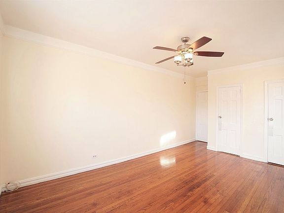 5th image of 4755 39th Pl APT 5E