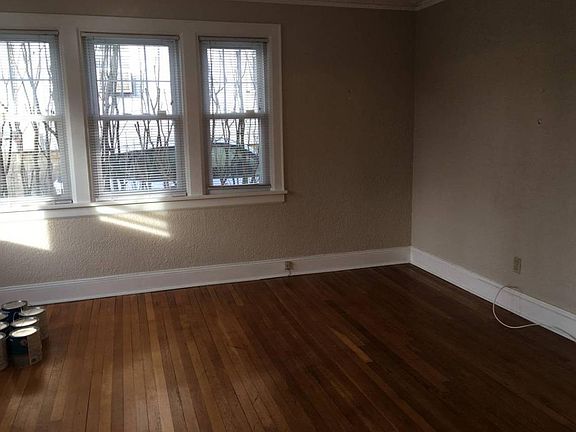 5th image of 542 Irving Ave #1