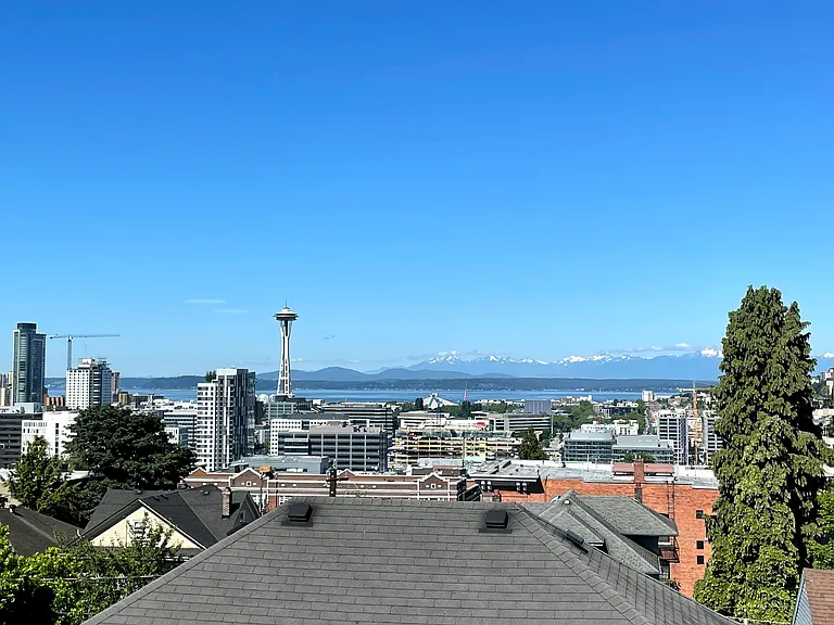 514 E Roy St #202 — Photo 1