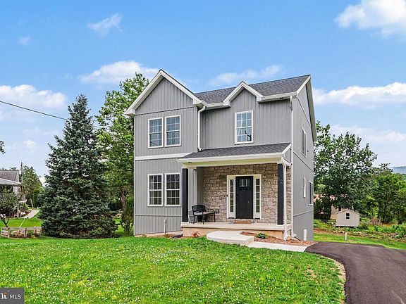 2nd image of 12 Oak Ln