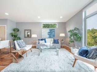 3245 21st Ave W, Seattle, WA 98199