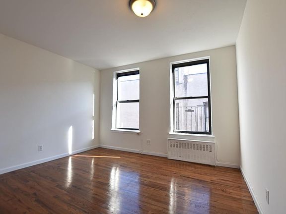 4th image of 2419 7th Ave APT 4A