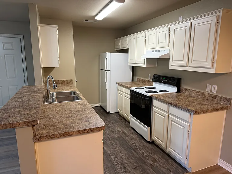 451 W Van Alstyne Pkwy — Photo 17