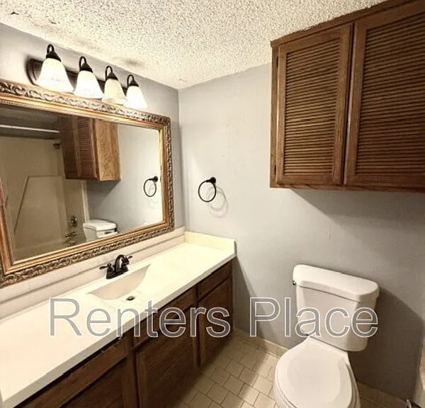 1920 N Desert Palm Ave — Photo 15