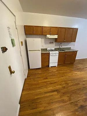 Rented by GreenVill Real Estate LLC | media 16