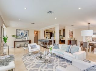 4323 N Bay Rd, Miami Beach, FL 33140