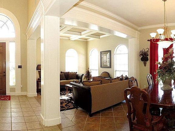 4th image of 8921 Stratford Dr