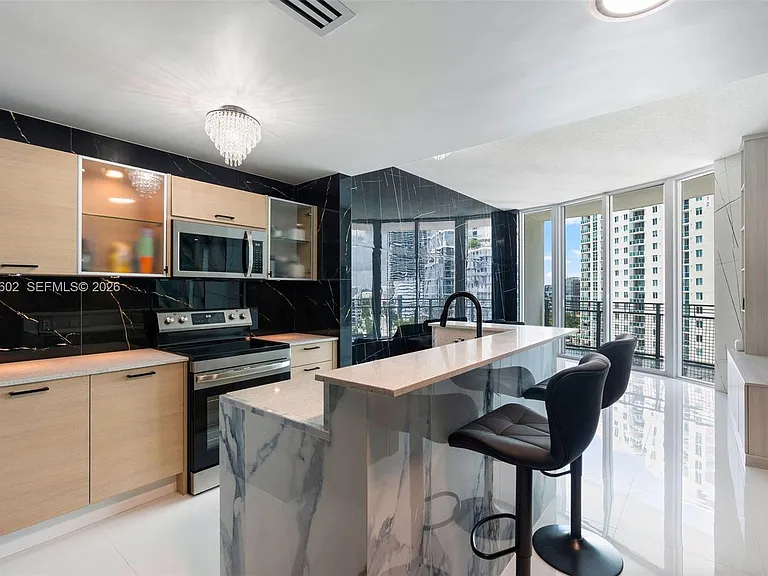 350 NE 24th St #1107 — Photo 1
