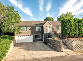 21 SW 12th St, College Place, WA 99324